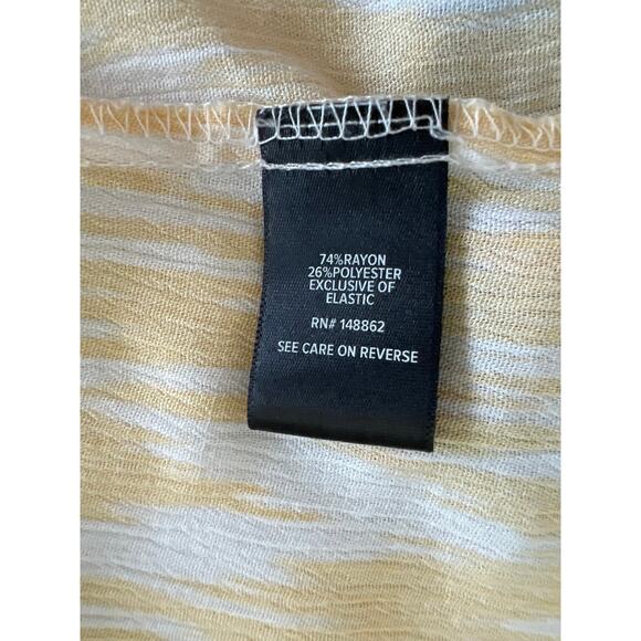 Torrid Gauze Yolk Top Women's 2X Yellow White Puff Sleeve Smocked Neckline - Picture 6 of 8